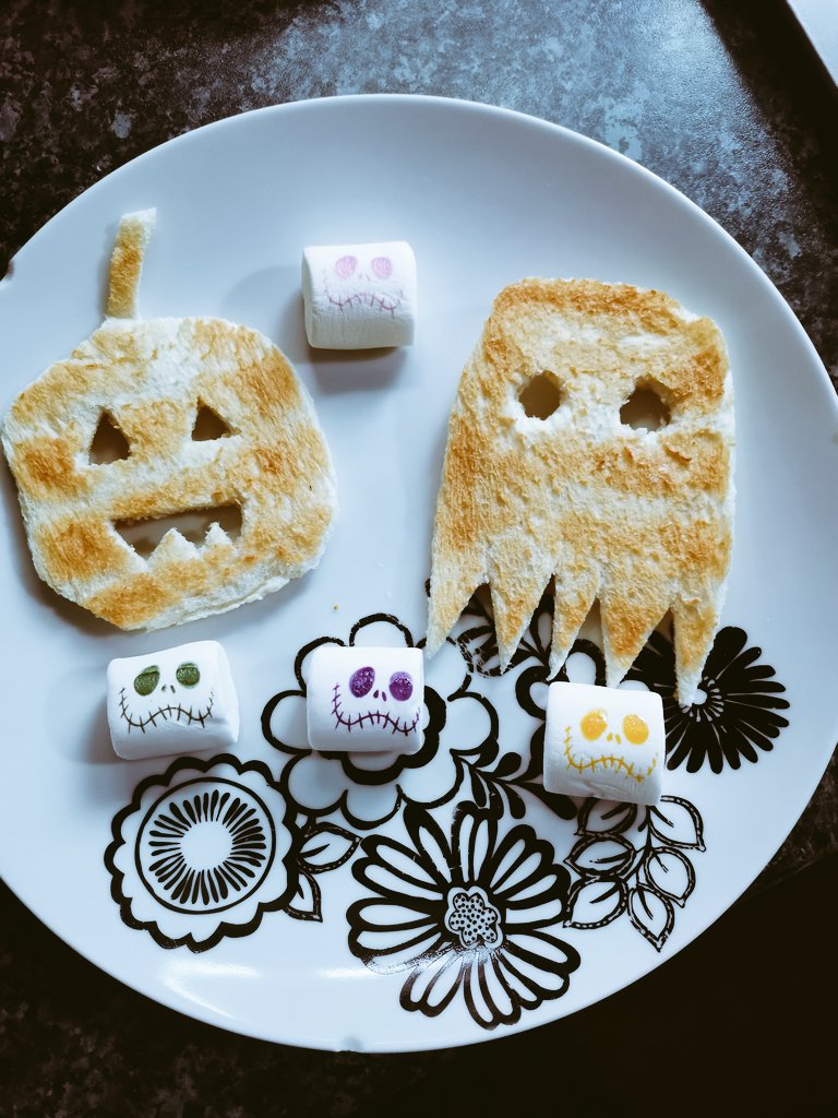 SuzyBailey3's tweet photo. @ChristChurch_CE

My Halloween breakfast! 🎃👻

Luca Catalano ~ Year 1 https://t.co/cJy33wL6lG