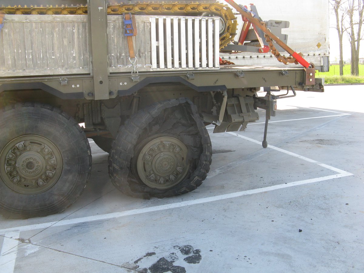 ⚙️Mines antichar versus pneu crevé⚙️

Découvrez l'épisode 27 de nos stories sur cette page: foundation.digger.ch/foundation/fr/…

#digger #fondation #diggerfoundation #déminage #humanitaire #jurabernois #jura3lacs #jurabernoistourisme #suisse #tavannes #croatie