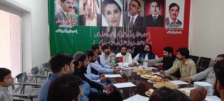 ibadshahppp's tweet photo. پی وائی او پشاور ڈویژن کا اجلاس زیر صدارت صوبائی صدر سمیع خان
 پیپلز سیکرٹریٹ پشاور میں منعقد ہوا.
اجلاس میں 22 نومبر پی ڈی ایم جلسہ اور چیرمین بلاول بھٹو زرداری کے آمد کے سلسلے میں تبادلہ خیال.
@SamiKhanKp @Zeeshanpsfkp @Malakand_PYO @PYO_KP https://t.co/jBmpA56UOM