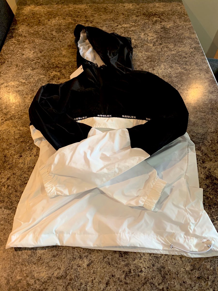 DuffyXxRoblox's tweet image. Thank you so much @Roblox! The perfect jacket for this country, can’t wait to wear this everywhere!!