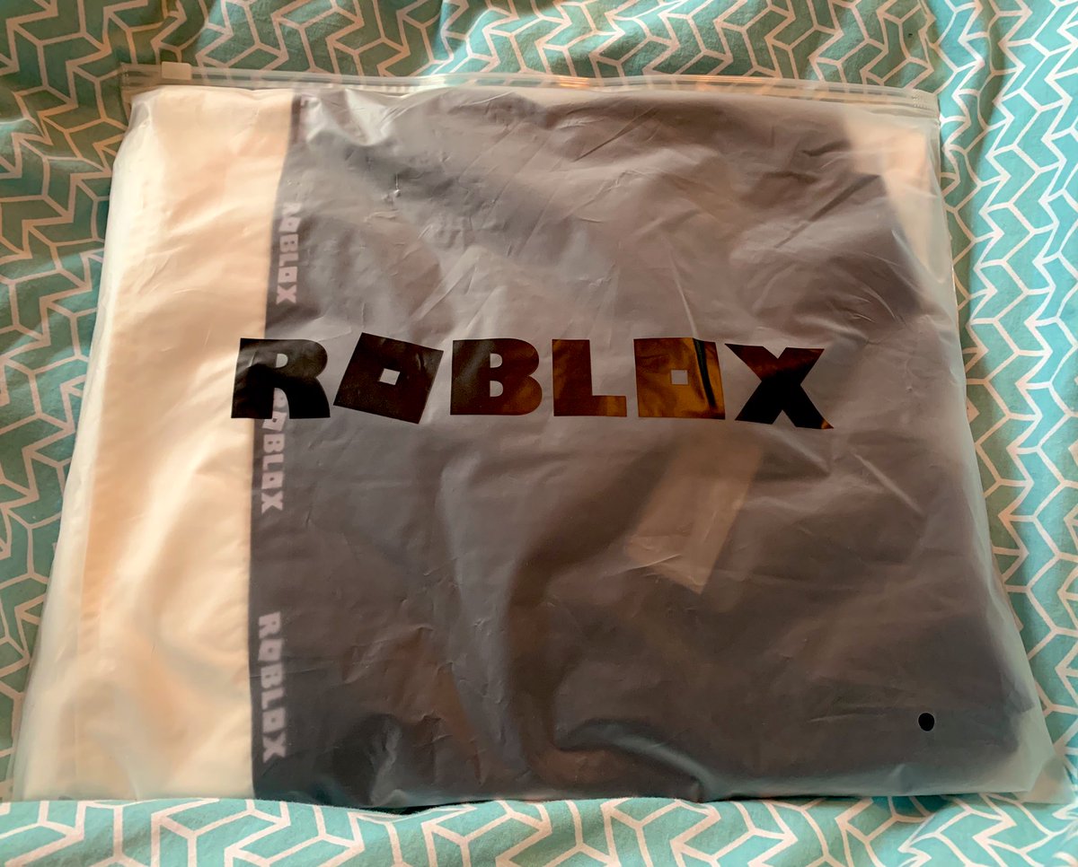 DuffyXxRoblox's tweet image. Thank you so much @Roblox! The perfect jacket for this country, can’t wait to wear this everywhere!!