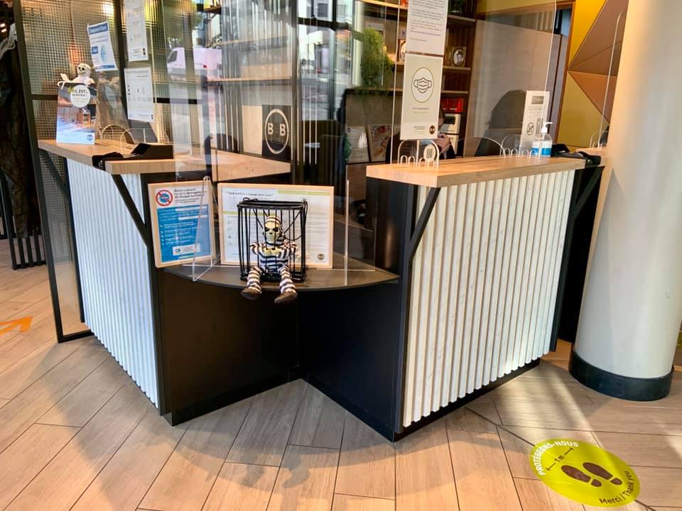BBHotelsFR's tweet photo. Vous passez dans l'un de nos #hôtels ce week-end ? Certains vous réservent quelques surprises... 😈👹🤡
📸 B&amp;B HOTEL #Paris Porte des Lilas

#Halloween
#OnlyForEveryone https://t.co/hftfPtWu8E