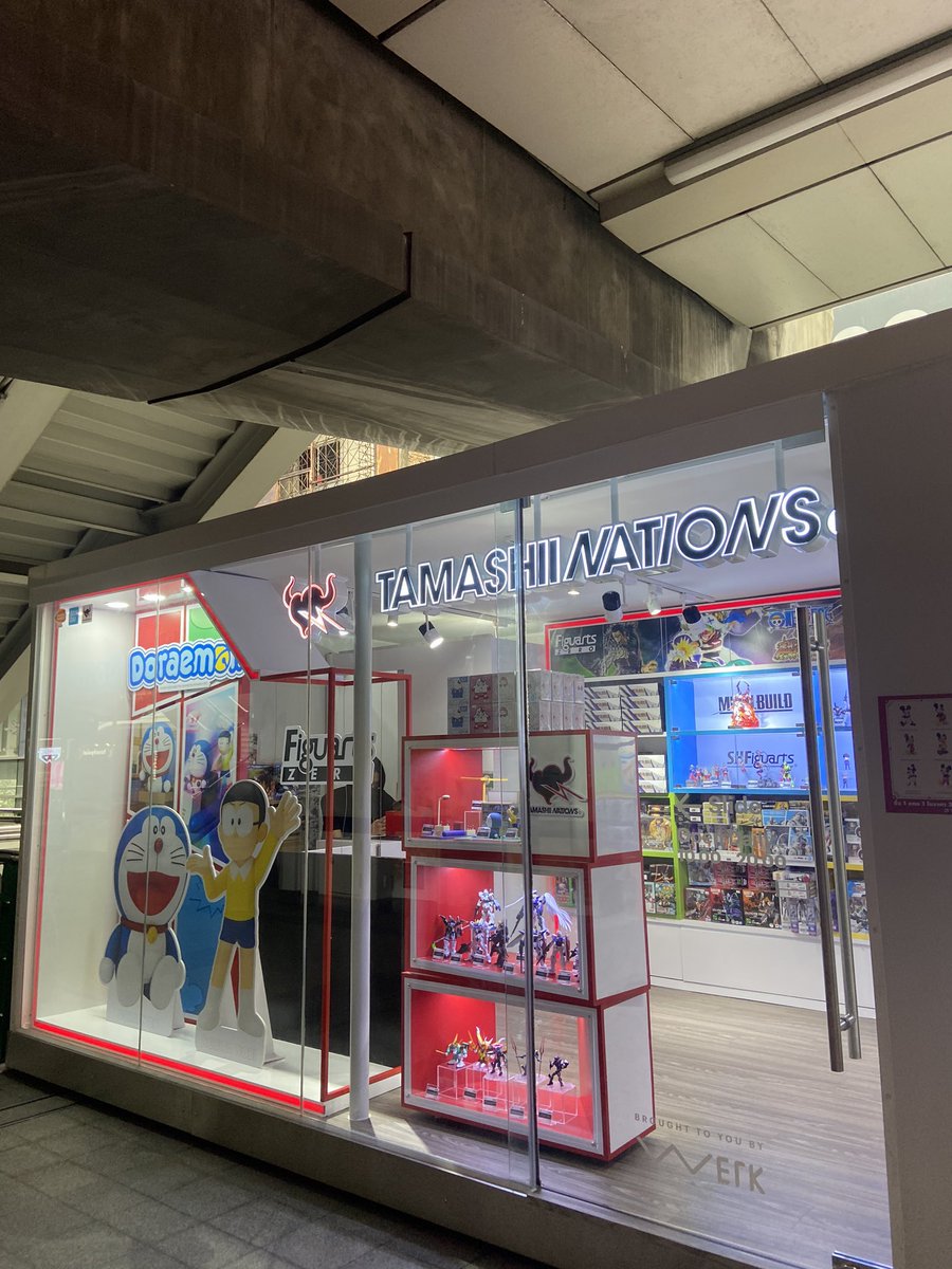 ploybob's tweet photo. มาแนะนำ #ร้านของเล่นลอยฟ้า คือ Tamashii pop up store อยู่ที่บีทีเอสพระโขนง เป็นร้านของเล่น ของสะสมลิขสิทธิ์ คืออยากบอกว่าดีเทลต่างๆ ดีมาก มีกาตูนเยอะมาก เช่นโดเรมอน คินตี้ นารูโตะ มิกกี้เม้า กันดั้ม อุลตร้าแมน เซล่ามูน และอีกเยอะมาก เรียกได้ว่ามาครบจริงๆ ไปตำกันน้า #TAMASHIIPOPUP https://t.co/A5231OJQUb