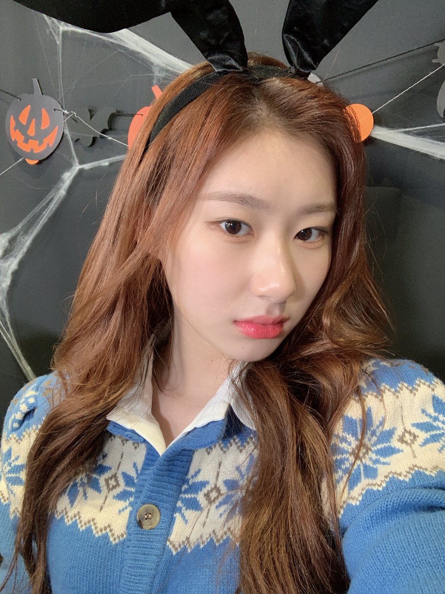 ITZYofficial's tweet photo. 201031 ITZY VIDEO CALL EVENT

#HappyHalloweenWithMIDZY❤
#RYUJIN #류진
#CHAERYEONG #채령 
#YUNA #유나 

YouTube https://t.co/L9bNpbdRhS
Melon https://t.co/uzd210roMg 
VIBE https://t.co/bqRQrgtwic

#ITZY #있지 @ITZYofficial
#MIDZY #믿지
#NotShy 
#ITZY_NotShy https://t.co/Sm7rvArrWg