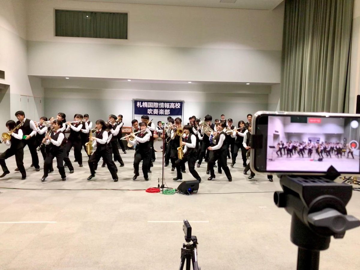 sitband_danpure's tweet photo. 警戒ステージが��がり,11/03の訪問ライブが中止。
そこで,急遽,ライブ収録し,ディスクでお届けすることに!
team"Red 26th"の初単独ライブです。
茨戸アカシアハイツの皆さんとは、来春こそ再会を!
#SITバンド #札幌国際情報高校吹奏楽部 #ダンプレ #teamRed26th #みんなのエール北海道 https://t.co/zYAaeHsugJ