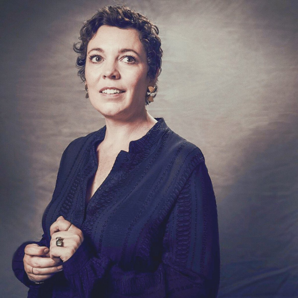colmansfilm's tweet photo. due to personal reasons aka this photo of olivia colman , i shall be passing away https://t.co/jzw9CzR6xi