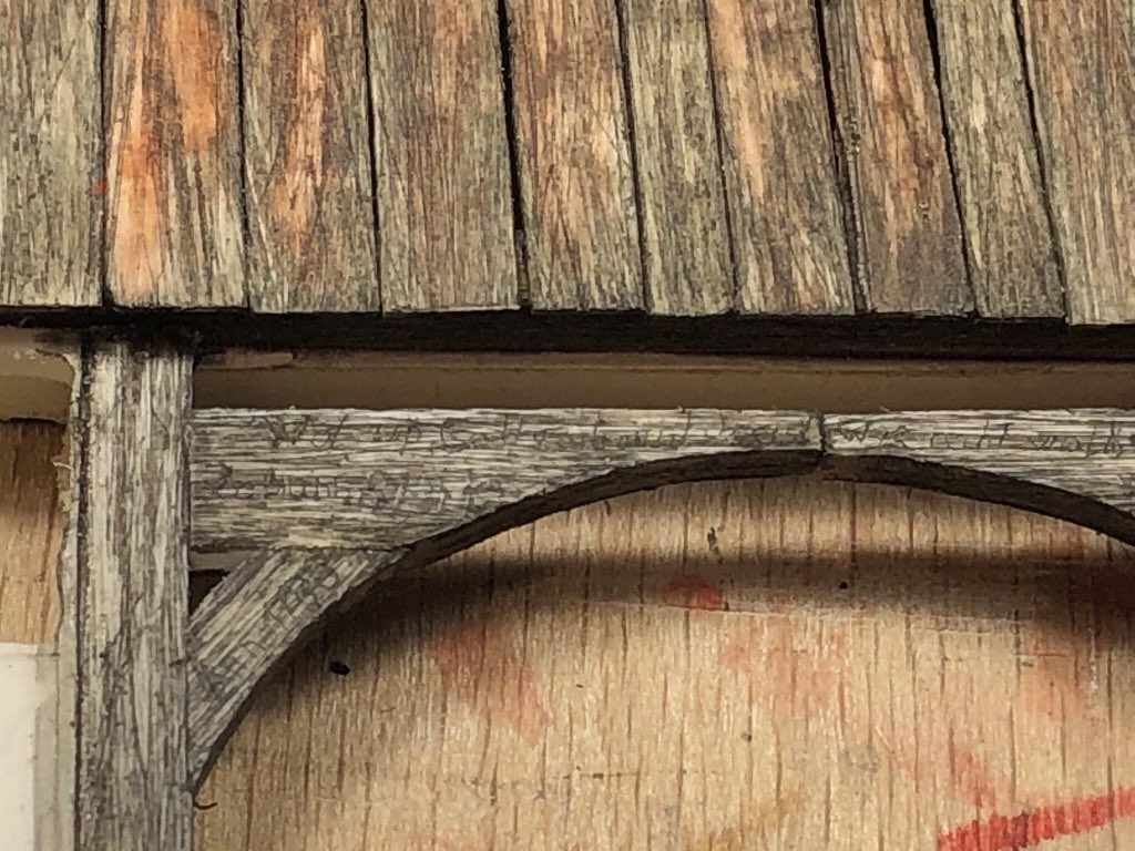 Geomeier's tweet photo. Ich hoffe man kann es einigermaßen entziffern, der Torbogen hat Inschriften bekommen. https://t.co/s03Aw5V3ON