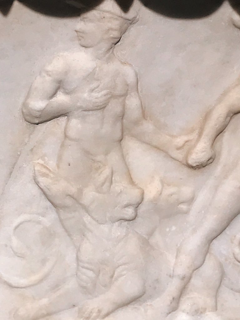 MilestoneRome's tweet photo. Some marvelous details from the cup sculpted with the labours of Hercules, exceptionally on view at the Torlonia marbles exhibition. Learn more on #MilestoneRome Art&Culture journal:https://t.co/PO9KHHSaGh @museiincomune #CollezioneTorlonia #Torloniamarbles #meetRome #RomeisUs https://t.co/uKQPQbUkmj