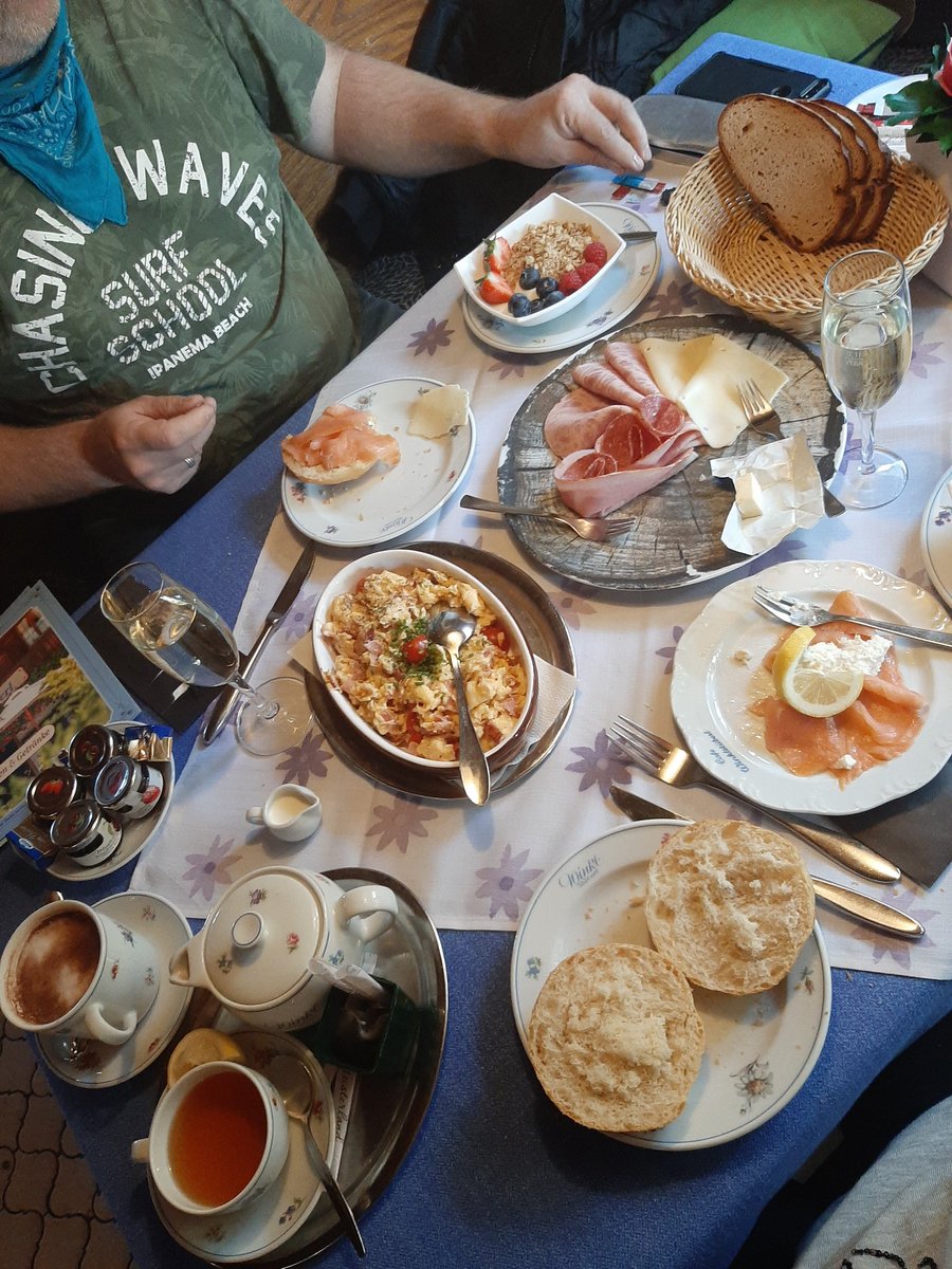 noschl79's tweet photo. 7. Hochzeitstag... lecker Frühstück im #Winklstüberl ❤ https://t.co/m7MQlIfTdX