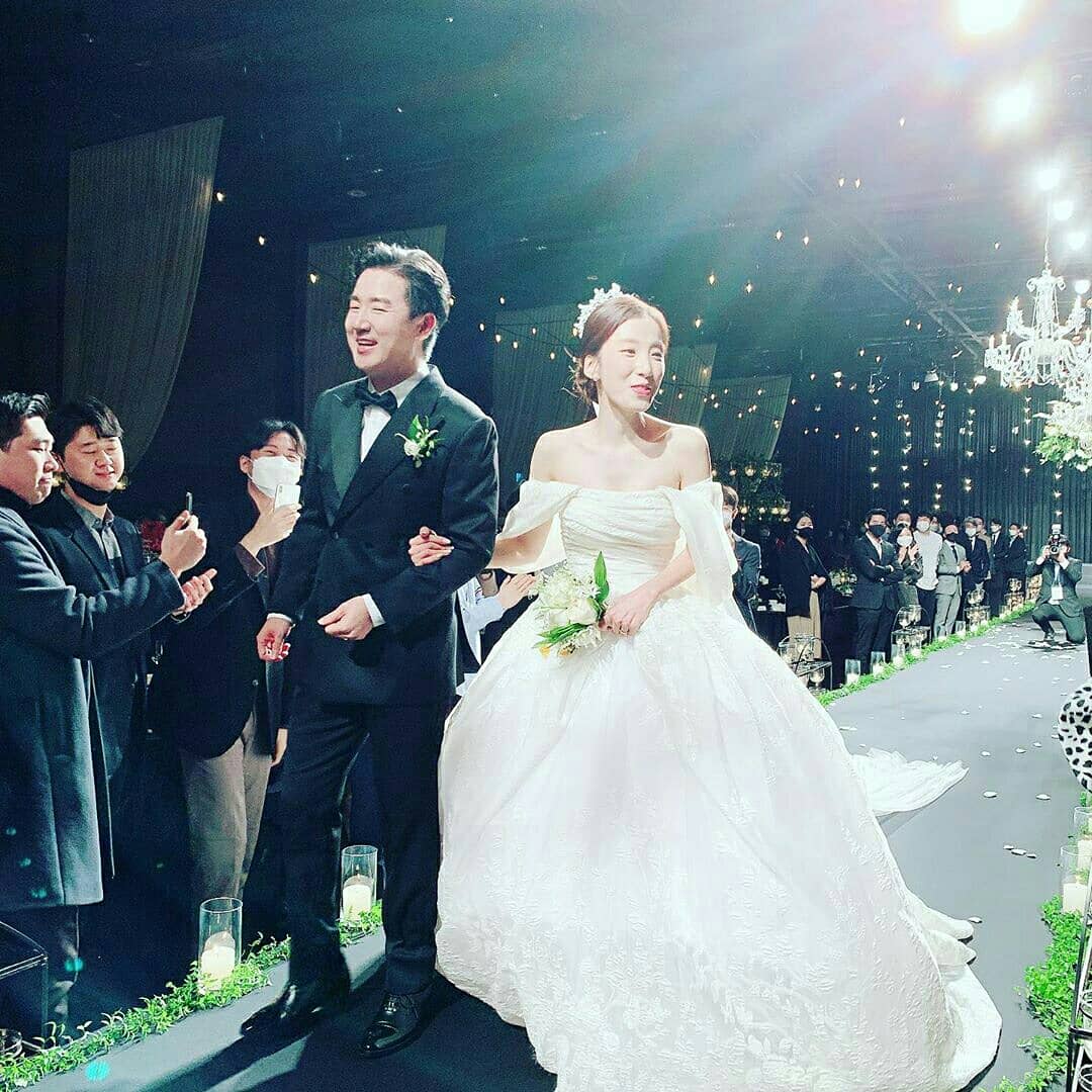 Lun616's tweet photo. CONGRATULATIONS @Jisook718 

 #rainbow #레인보우 #レインボー #kpop #智淑 #singer #ジスク #지숙 #레인보우지숙 #레인보우 #rainbowpixie #girl #actress #singer #girlgroup #jisook #kimjisook https://t.co/4HRmqUNND3 https://t.co/eKXzZ0YQII