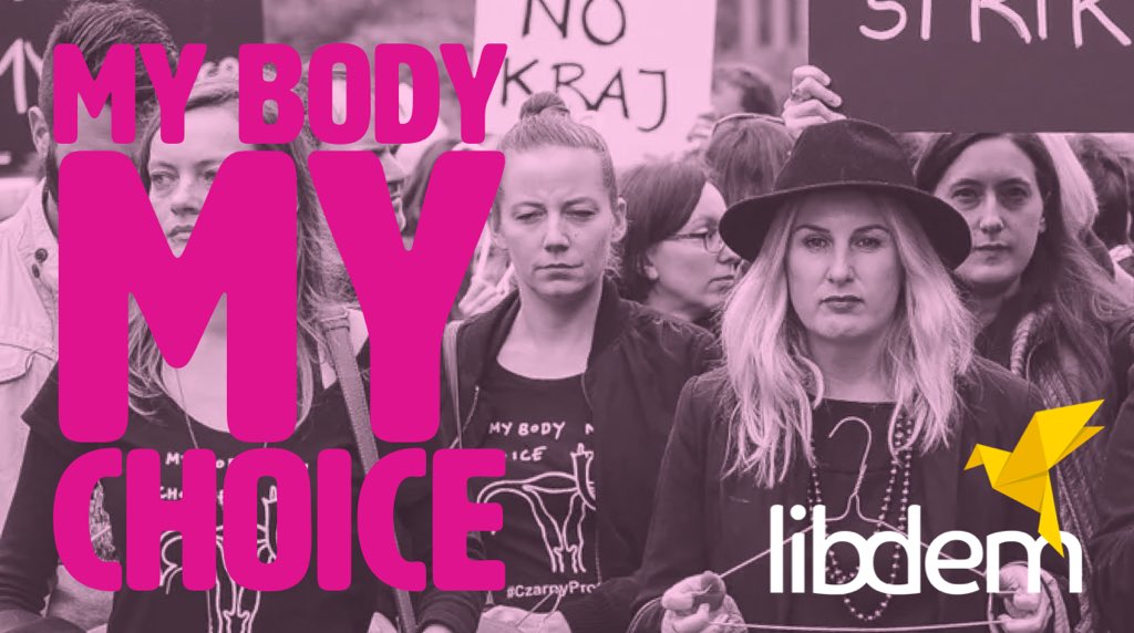 Libdem19's tweet photo. 🇵🇱 Tutta la nostra solidarietà alle donne in #Polonia che sono di nuovo in piazza. Da più di una settimana stanno protestando per i loro #diritti e le loro #libertà. Siamo con voi 💪
#StrajkKobiet #mybodymychoice #aborto #UE #Euorope #RuleofLaw #donne #Libdem https://t.co/iT7abIwFym