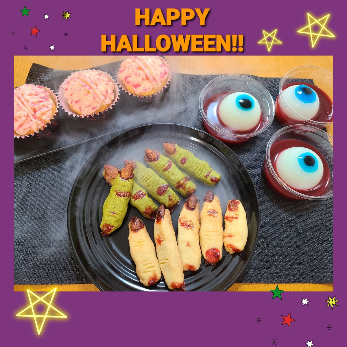 ききら Eri ハロウィンのスイーツ達です 指クッキーは抹茶とチーズ味 横に膨らむ事忘れてました 目玉はカルピスゼリーと野菜ジュース 脳はカップケーキ ノーマルバタークリームに赤ワインとイチゴジャムのナパージュ 手作りお菓子 ハロウィン