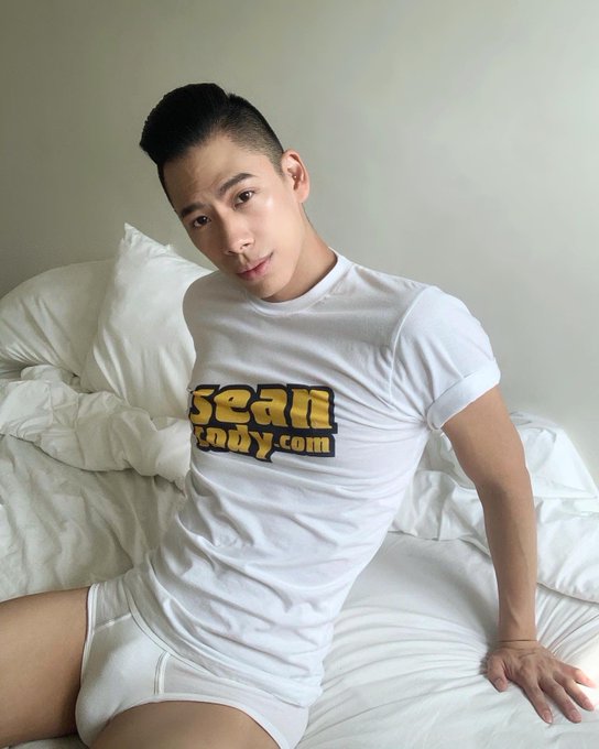 2 pic. Hey @Sean_Cody_Com ??? https://t.co/ZRv44FrQs4