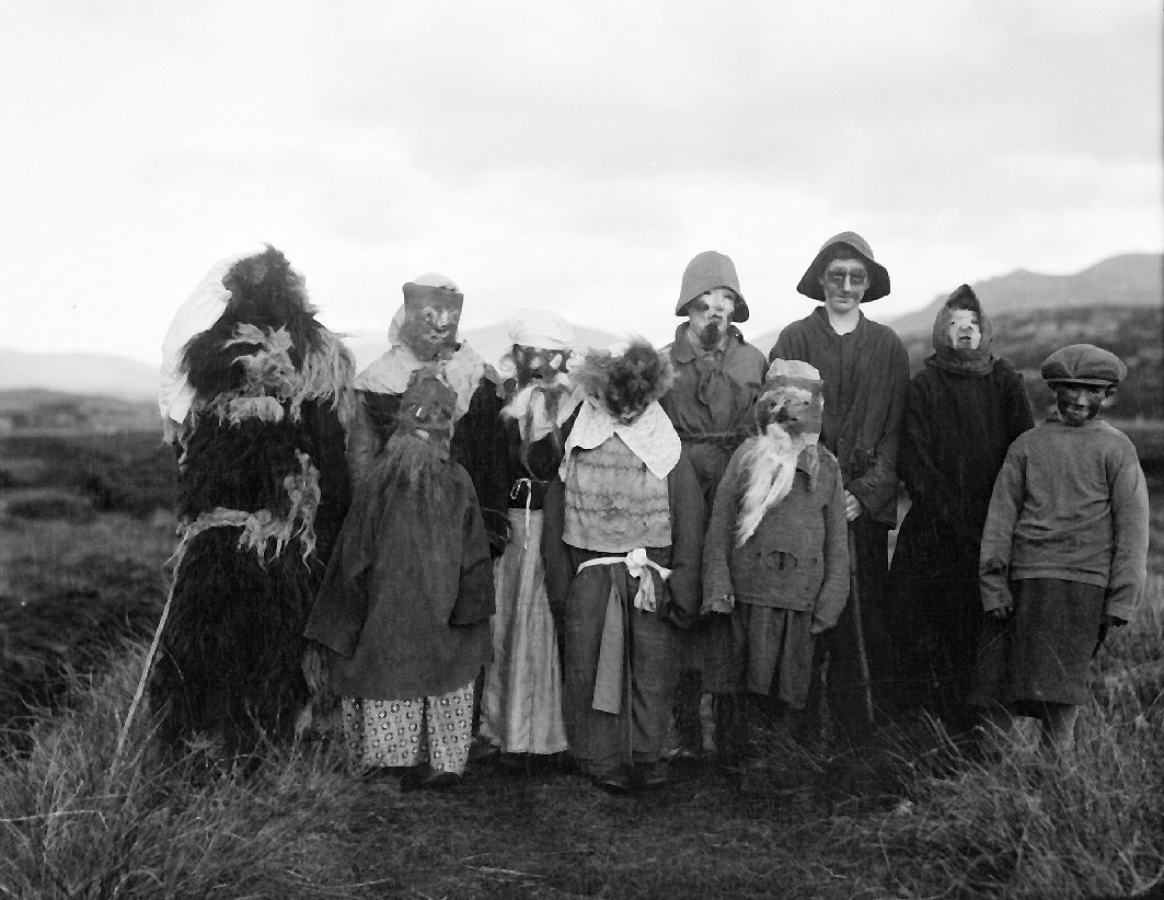 Sheepskins – including the scraped-out skull and ears – were commonly used to hide the identity of a guiser. The gìsears would carry lit peats to guide them from house to house, where they gave a song or told a fealla-dha (joke) in return for a treat, usually a scone or a bannock