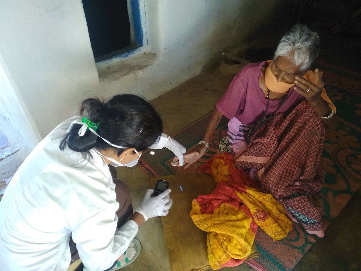 RaisaBano11's tweet photo. Community visiting and NCD screening ,👩‍⚕️👩‍⚕️ health check-up of 60+old age people during covid19 by cho Raisa in hwc bhalesar dist mahasamund....
#healthcg #pratikchapal
#swatim80 #usaid #tssinghdev #nistha #communityhealthofficer https://t.co/T3svsniRbm