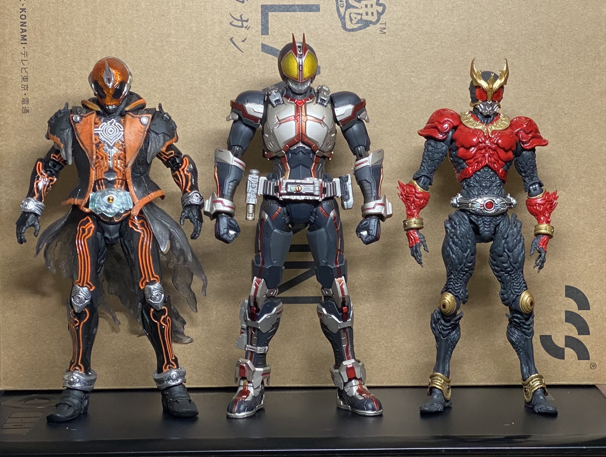 渋助　S.I.C.コロセウム　仮面ライダーファイズ　新品未開封 Amazon.co.jp: TAMASHII NATIONS S.I.C. 仮面ライダーファイズ
