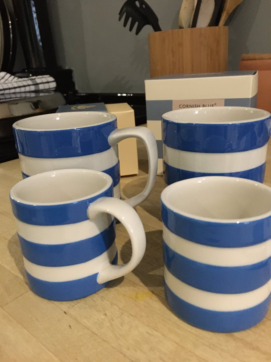 AlisonBurnsJazz's tweet photo. Four quality lodgers from Cornwall arrived this morning. #Cornish #ProperQuality @cornishware https://t.co/t9YmapdjQO