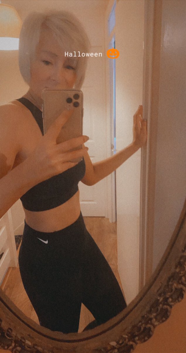 Jennifergaunt11's tweet photo. Slowly getting ready for the event today. WHAT IS THIS WEATHER ABOUT! Please let it stop at 1pm for a bit. Just till I get around the #DBMax #10k please and thank you 😊 #ukrunchat #runner #swindon https://t.co/JQsR5fyiot