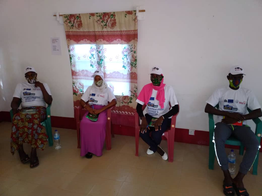 GYINGambia's tweet photo. Cohort 2: #ELIT2020, Mbadibba Jammeh Cham took participants through the business model canvas. 
This year's #ELIT2020 organised by GYIN Gambia is supported by the “Make it in The Gambia-Tekki Fii projects implemented by @ITC_Gambia/YEP, @imvf, GIZ &amp; funded by the #European Union https://t.co/CI0FwMcXc6