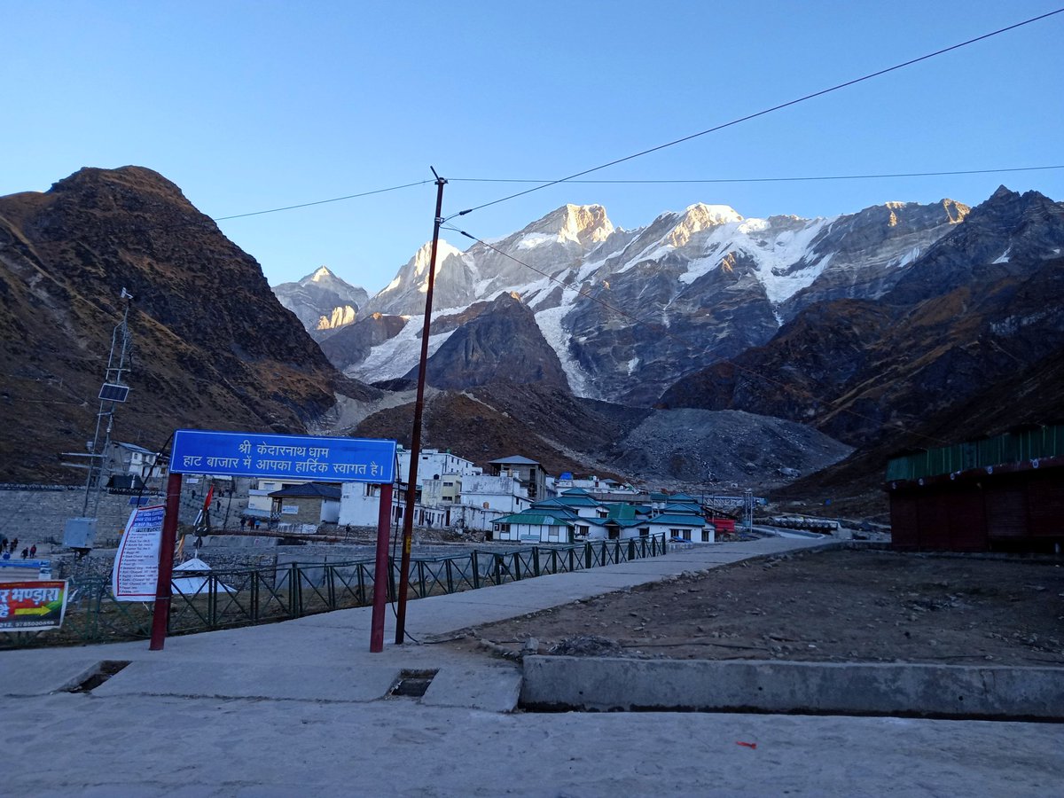 [] After arriving at the Kedarnath temple's heliport, we had to walk upto the temple, which is approximately a kilometre away from the heliport.