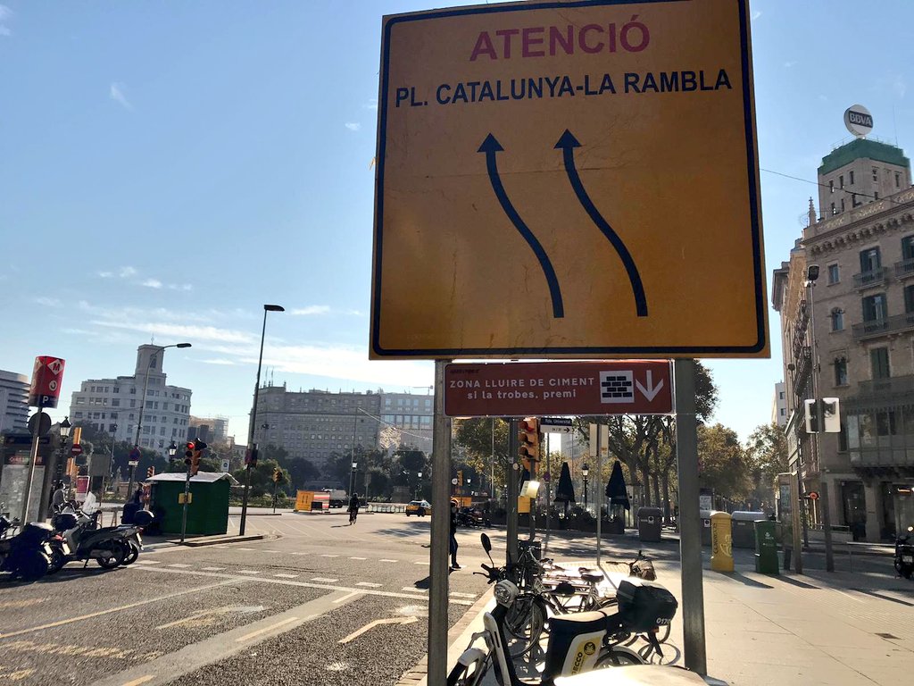 GreenpeaceCAT's tweet photo. #REinventa_Barcelona 
⚠️ Avui #DiaDeLasCiudades sortim al carrer per exigir una ciutat més verda i sostenible.
#DiaDeLesCiutats
#REinventa_
#REinventa_TuCiudad
Blog en viu de @greenpeace_esp 
👉https://t.co/Or278f3dJD https://t.co/i8yTIpteFE