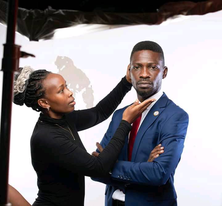 kemi80148662's tweet image. DOES YOUR PRESIDENT KNOW THE VERSES IN THE BIBLE YIVEN
BY TAATA
"House and riches are the inheritance of fathers: and a prudent wife is from the Lord.” Proverbs 19:14
Thank you Barbie Kyagulanyi for that special touch ALWAYS.
#BehindTheScenes
Remember #3rdNovember