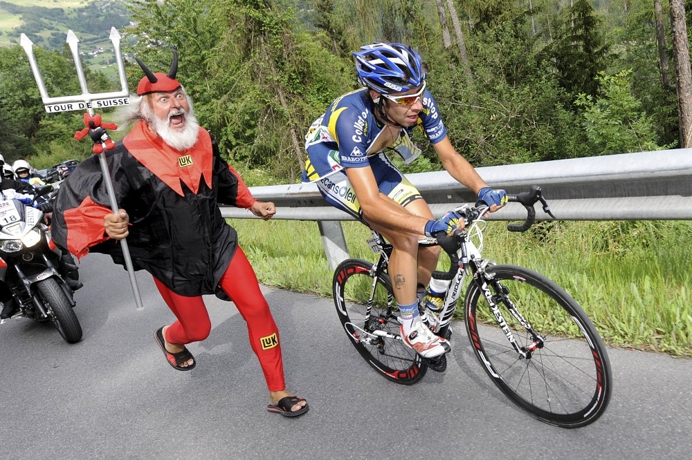 sitwellcc's tweet photo. Happy Halloween! 🎃

What better than an image of Didi the Devi? 😁

#Cycling #DidiTheDevil #Rotherham #ShowUsYourStripes  #ShowUsYourFangs #Halloween #SitwellCC https://t.co/d2L3KVyhLm