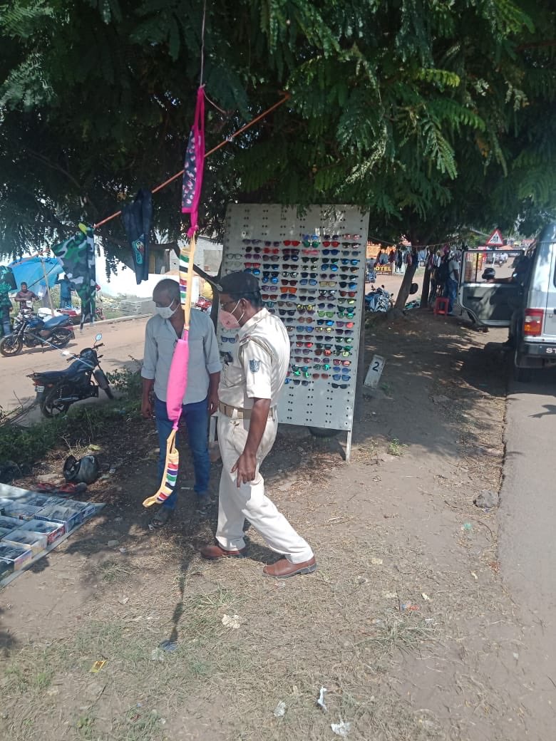 dcp_cuttack's tweet photo. Our #TrafficEnforcementDrive is in progress today on NH-16 & Ring Road against encroachment & unauthorised parking ensuring free flow of Traffic regulations in the ensuing festive occasion #ObeyTrafficRules.
@CMO_Odisha @homeodisha @DGPOdisha @odisha_police @SarangiSudhansu https://t.co/0y0GmA4jmJ