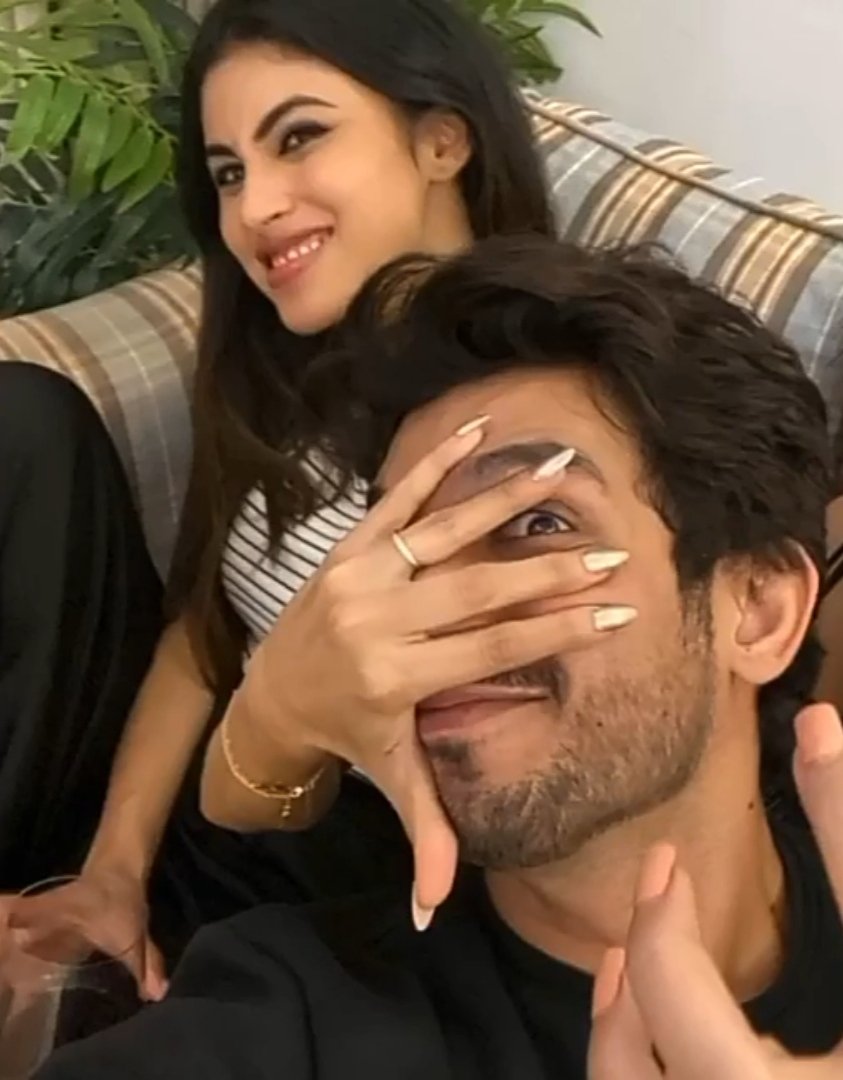 ArjunMouniFC's tweet photo. Happy Birthday to Mo's Arjuna and our Rockstar @Thearjunbijlani ❤️🎂🎉 We love you. #HappyBirthdayArjunBijlani https://t.co/XgCPOq1bMi