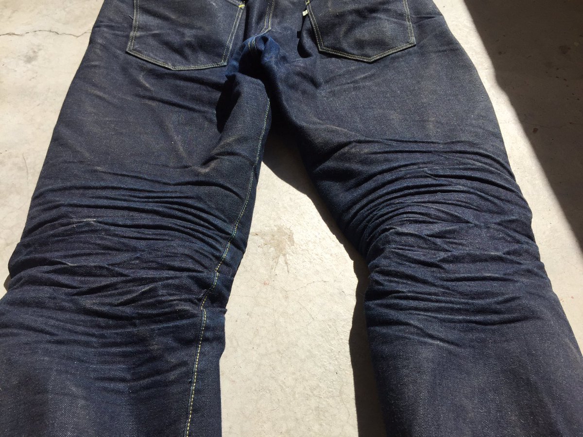 commonpeep's tweet photo. @rawdenmhouse 22x worn... ⚡️👖⚡️
.
#mydenimfade20 #mydenim #fadedenim #honeycomb #rawdenimhouse #selvedgedenim #selvedge #selvedgesaturday #rawdenim #denimevolution #indigo #unsanforized #indigoblood #madeinmalaysia #stayraw https://t.co/TyPM1NEWtm