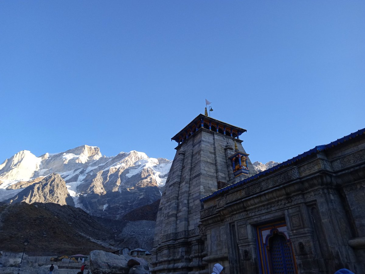 [] Garbhagriha or the sanctum sanctorum of the Kedarnath temple is closed due to COVID-19, but you can still see the Jyotirlinga from an elevated stand near the Nandi.A few photographs of the temple :