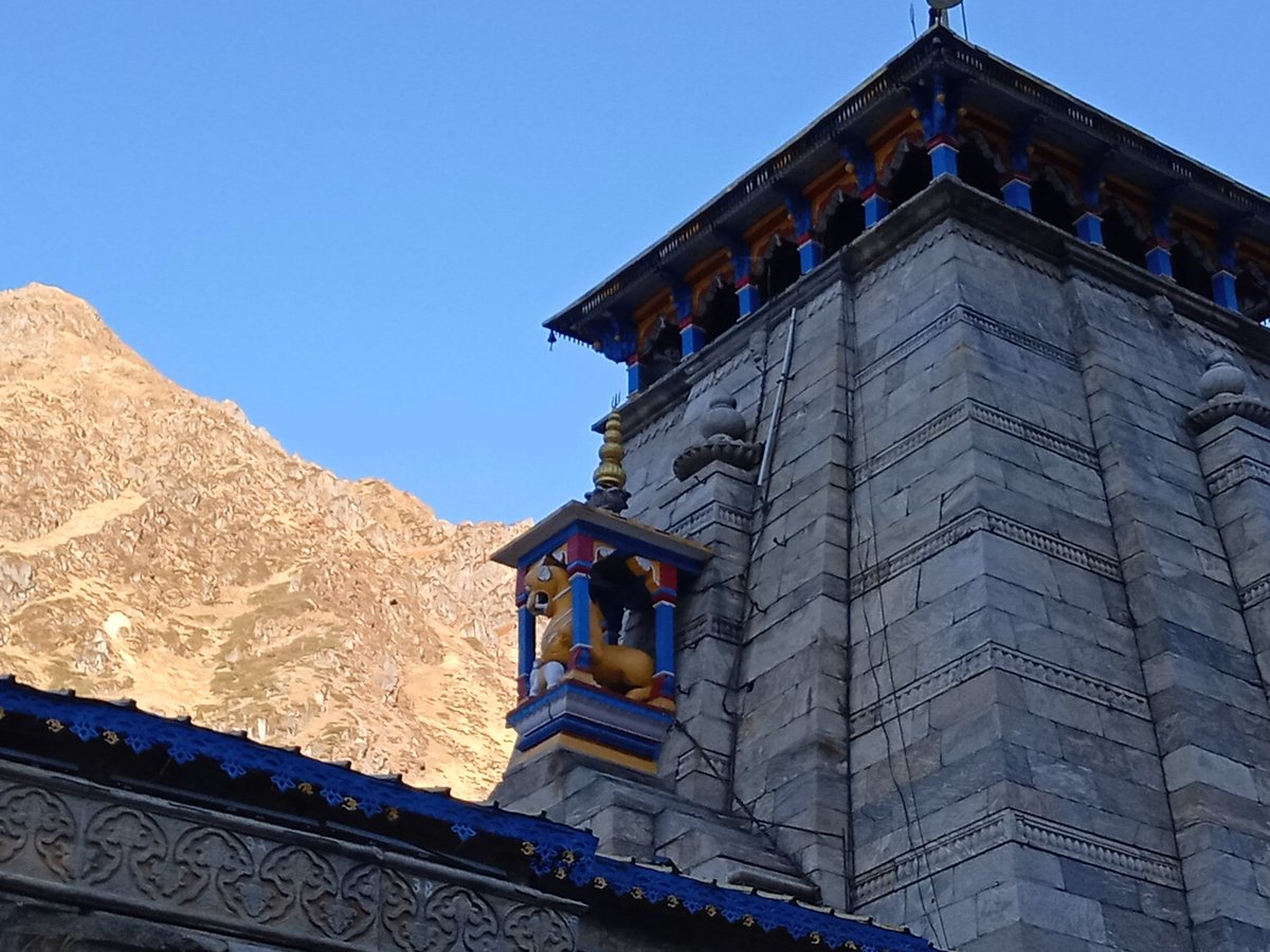 [] Garbhagriha or the sanctum sanctorum of the Kedarnath temple is closed due to COVID-19, but you can still see the Jyotirlinga from an elevated stand near the Nandi.A few photographs of the temple :