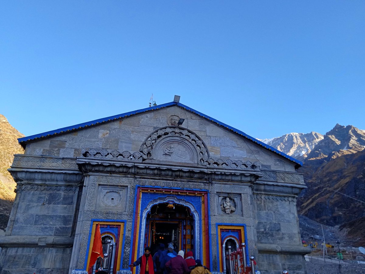 [] Garbhagriha or the sanctum sanctorum of the Kedarnath temple is closed due to COVID-19, but you can still see the Jyotirlinga from an elevated stand near the Nandi.A few photographs of the temple :