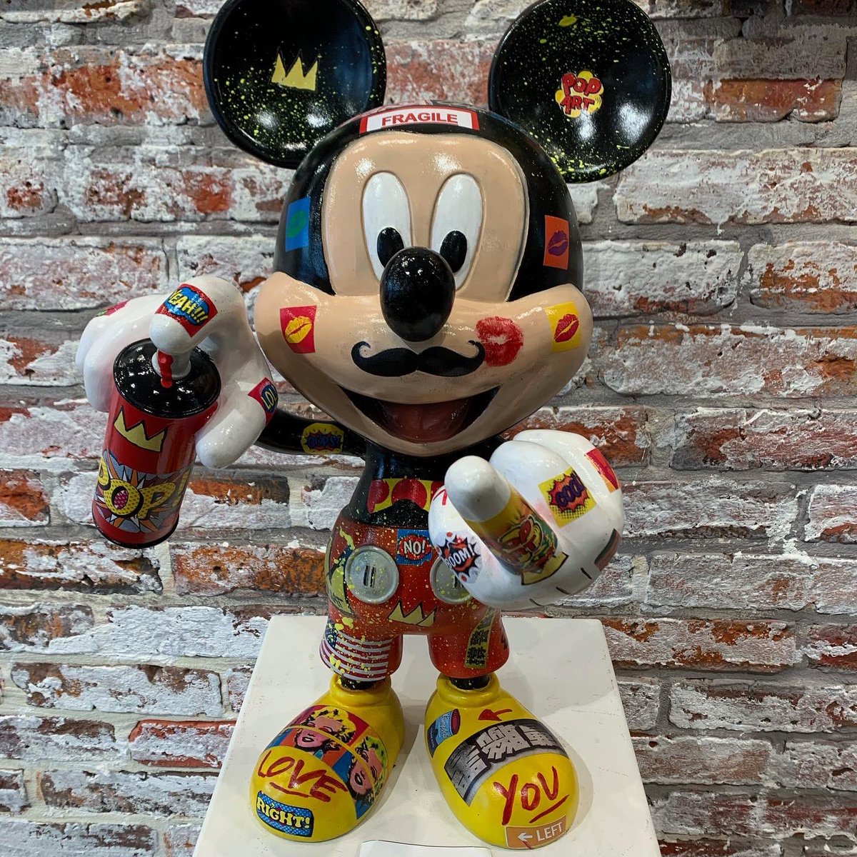 Vente aux enchères #StreetArt #popart @drouotdigital <a href="/Drouot/">Drouot</a> d’une œuvre unique de l’artiste <a href="/misterLucaT/">LucaT</a> une sculpture pièce unique en résine de 57 cm #mickeyfuck fin des enchères le 2 novembre pour enchérir c’est ici : drouotonline.com/lots/13536805?…