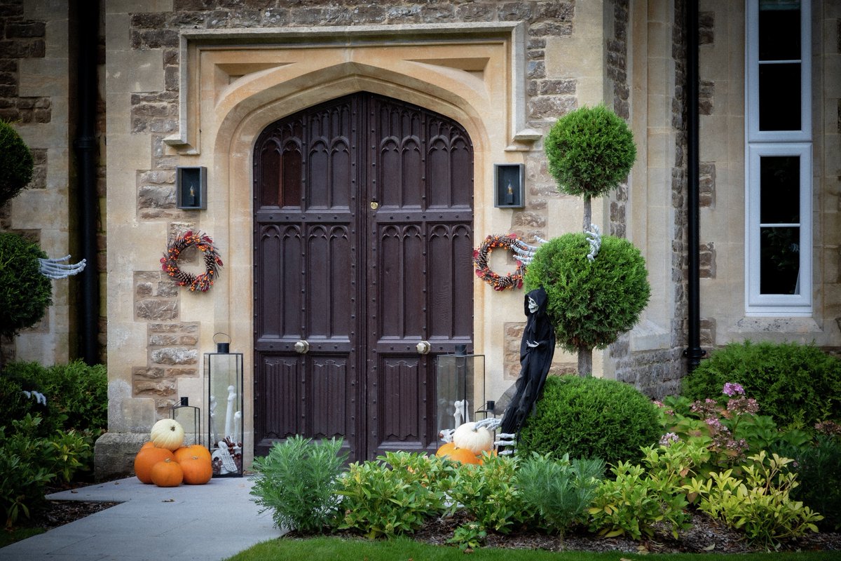 Happy Halloween! To mark the occasion, our Parklands Manor development in Oxfordshire has been given a spooktacular makeover, courtesy of <a href="/infoaji/">Alexander James</a>. Book an appointment at our website to take a look around. bit.ly/2oSsK3J