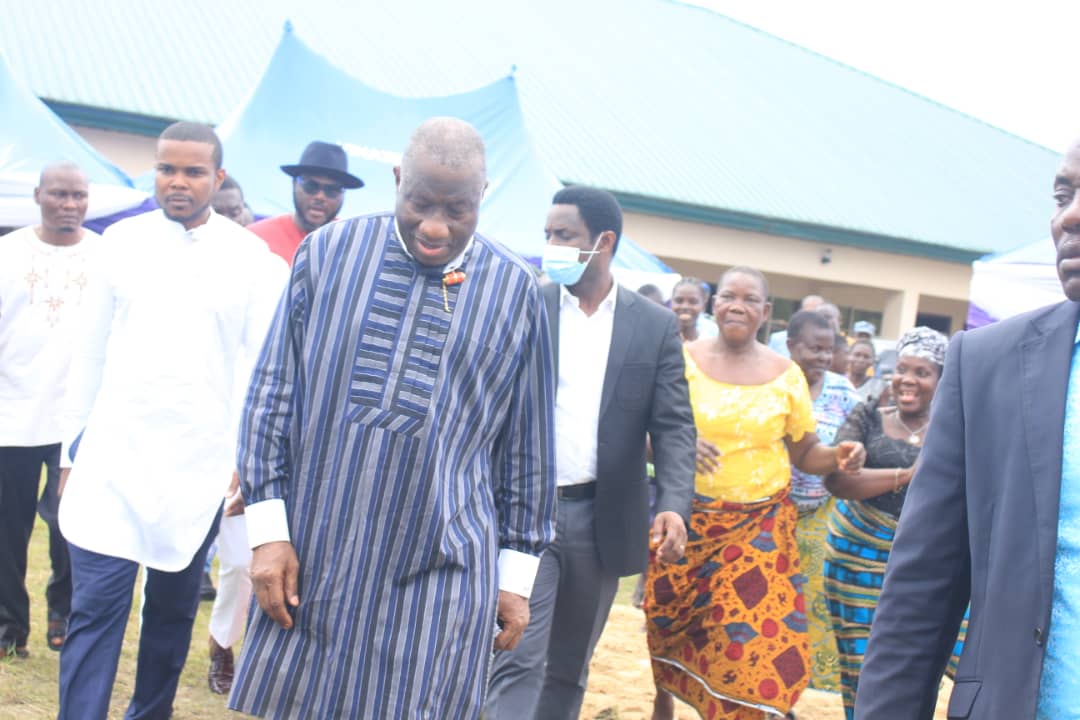 GEJonathan's tweet photo. At Akipelai, Ogbia LGA, Bayelsa State, my maternal grand mother's town for the service of songs of my late cousin, Mrs. Aranyeaziba Arugu. She was a virtuous woman, loving mother &amp; wife, who lived a life in service to God &amp; humanity.  May her soul rest in eternal peace. 
- GEJ https://t.co/9eGuVCMtY7