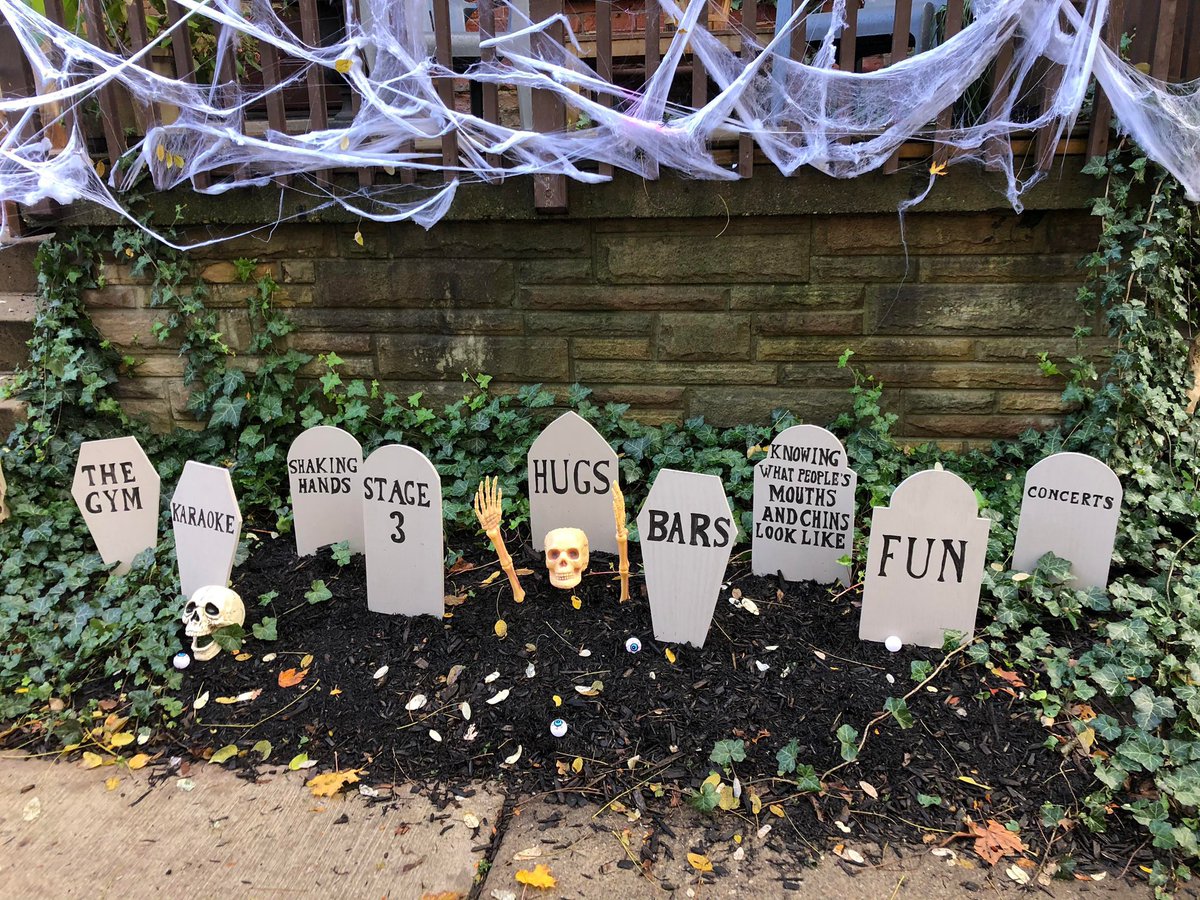 AlyRadioYoung's tweet photo. Happy Halloween! 😂 https://t.co/7sKCjSqpfz