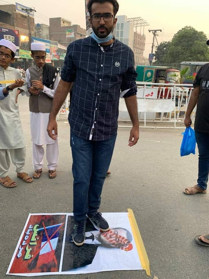 fixitpak's tweet photo. خاکے بنانے والے خاک میں مل جائیں گے لیکن میرے نبی ﷺ کا ذکر ہمیشہ بلند رہے گا
#FixitMultan
#respect4prophetpbuh https://t.co/ITaGGd5Y3h