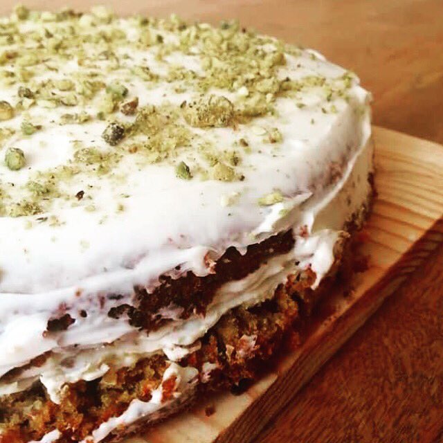 buendiapanycafe's tweet photo. Nuestro #pasteldezanahoria #carrotcake no tiene comparación. #pistache #datil #especias #lechedorada lo han hecho El consentido del barrio. #narvarte #narvarteño #anaxagoras630 #consumelocalmx #pasteles #pasteleriaartesanal #postrescdmx https://t.co/G5AiQO4gJC