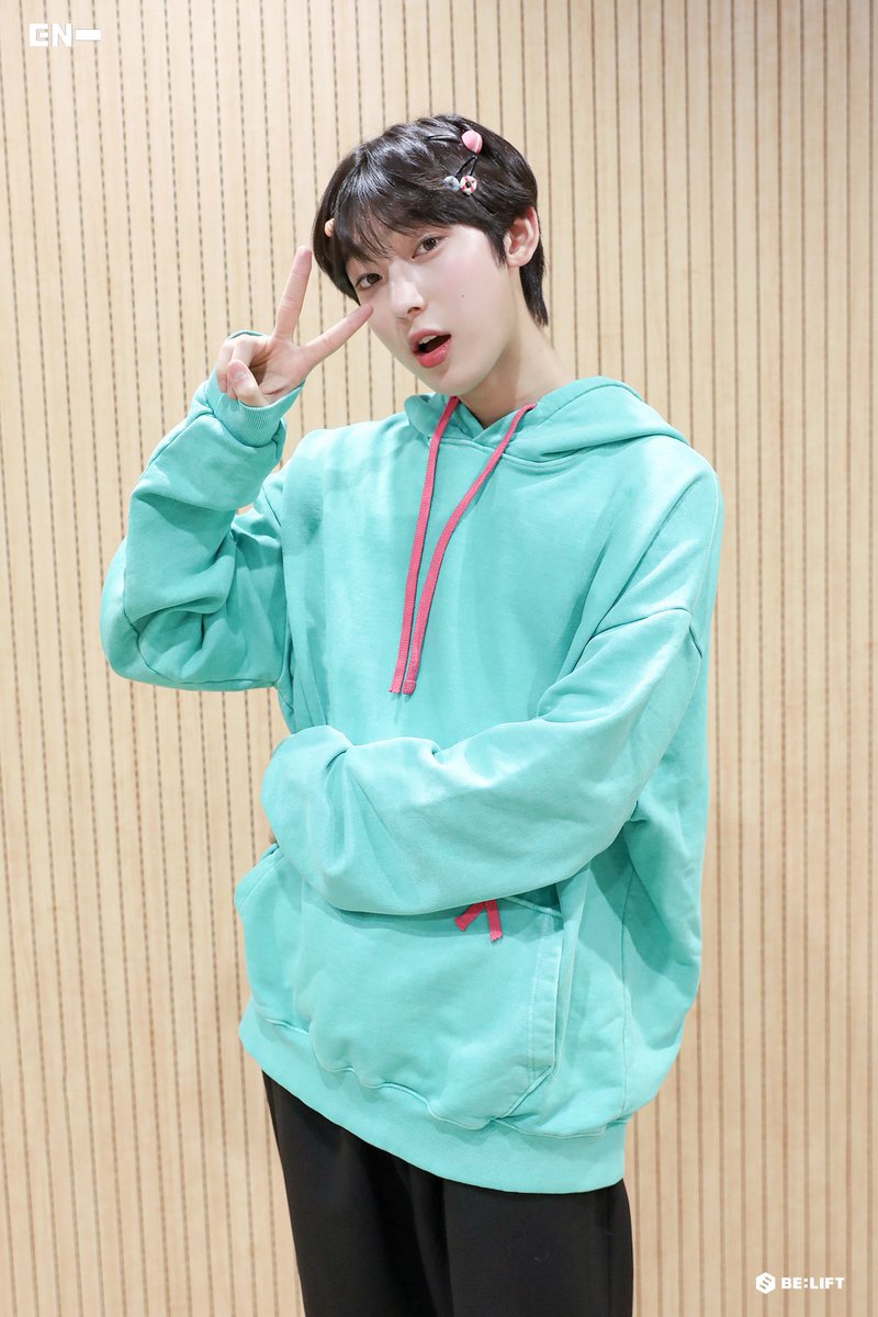 sunwonfav's tweet image. essa fotoca dele to muito triste :( te amo pra sempre