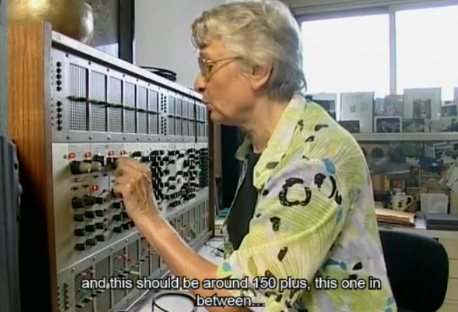 This short film introduces us to the life and work of electronic/contemporary composer Eliane Radigue.

ubu.com/film/radigue_p…