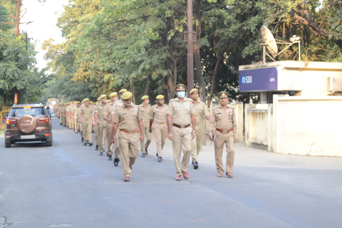 moradabadpolice's tweet image. &quot;लौह पुरूष सरदार वल्लभ भाई पटेल&quot; की जयन्ती  #RashtriyaEktaDiwas के अवसर पर आर0टी0सी0 @moradabadpolice एवं होमगार्डस द्वारा पुलिस लाइन मुरादाबाद से नगर क्षेत्र में एक मार्च पास्ट निकाला गया। #SardarVallabhbhaiPatel #UnityDay2020 
@Uppolice @dgpup @adgzonebareilly @digmoradabad