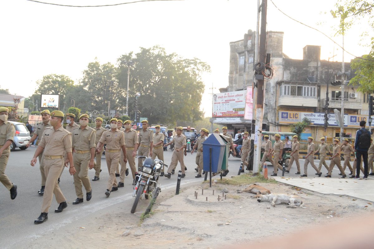 moradabadpolice's tweet image. &quot;लौह पुरूष सरदार वल्लभ भाई पटेल&quot; की जयन्ती  #RashtriyaEktaDiwas के अवसर पर आर0टी0सी0 @moradabadpolice एवं होमगार्डस द्वारा पुलिस लाइन मुरादाबाद से नगर क्षेत्र में एक मार्च पास्ट निकाला गया। #SardarVallabhbhaiPatel #UnityDay2020 
@Uppolice @dgpup @adgzonebareilly @digmoradabad