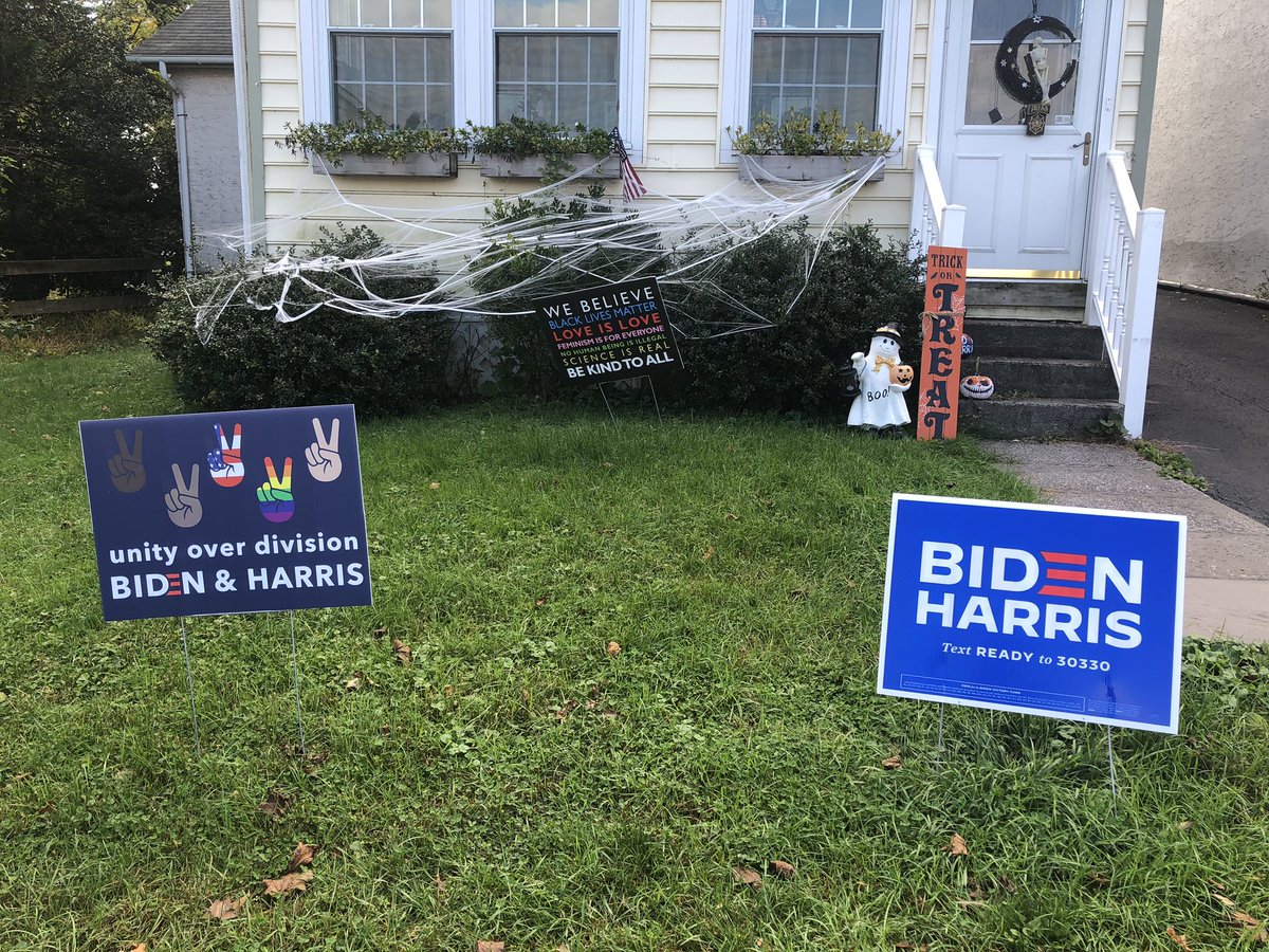 Here’s a front yard in rural Exton, Pennsylvania.This was Trump County in 2016. Today, the lawn signs are about 50-50.