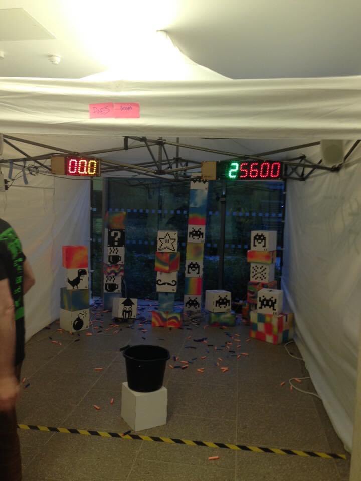 Hey <a href="/SPCoulson/">SPCoulson</a> do you remember this day <a href="/oggcamp/">OggCamp - @oggcamp@mastodon.social</a> 2015? 🔫🔫 😂