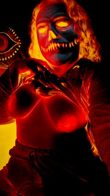 Thinking of filming a whole show with a creepy filter https://t.co/yYZbn0k9lQ