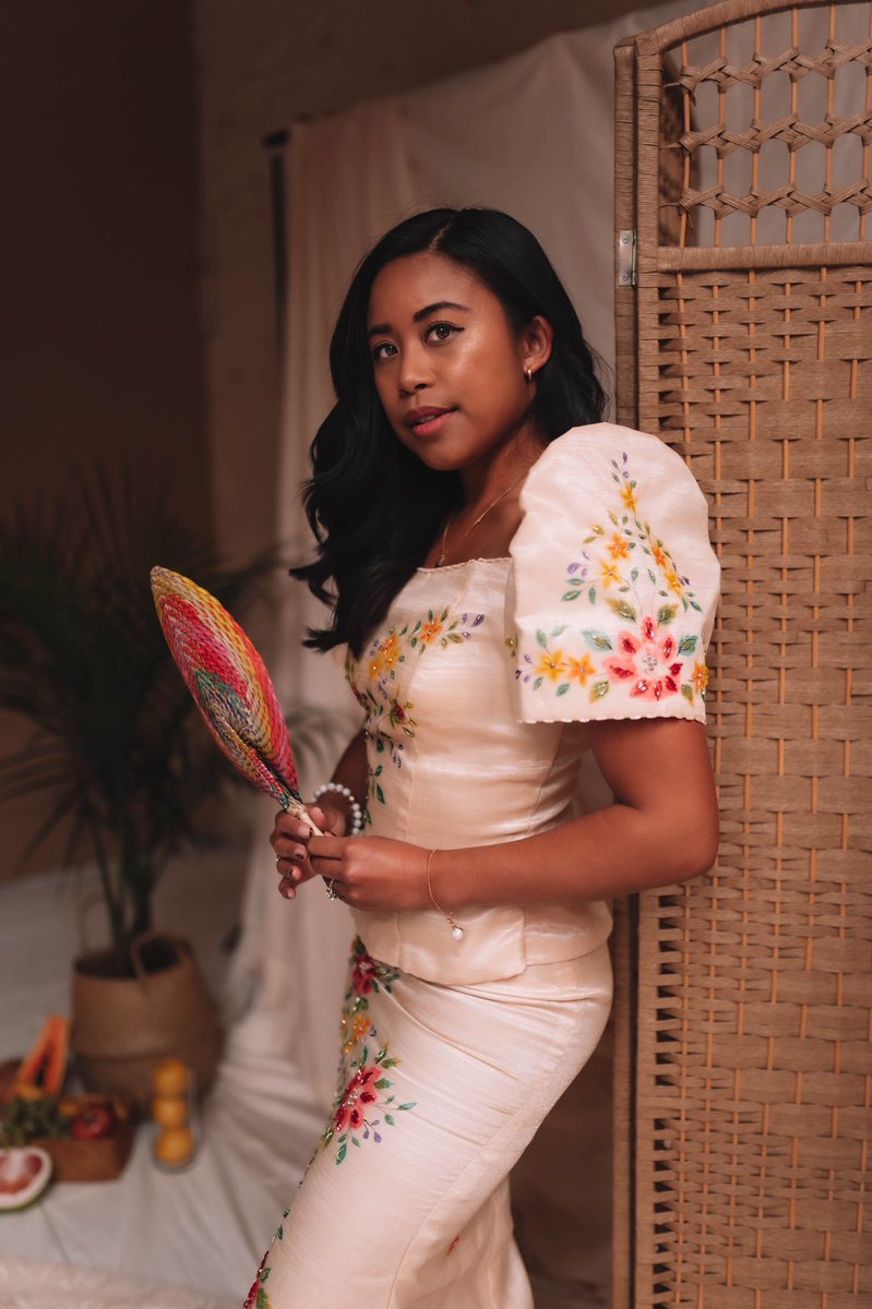 emmalynncortes's tweet photo. My brown skin is beautiful. I didn’t always feel that way though. In Filipino culture, lighter skin tone is directly tied to BEAUTY. After 300 years of Spanish colonization &amp; 50 years as US territory, colorism is deeply rooted in Filipino culture. #MagandangMorenx https://t.co/R0BGI44ncO