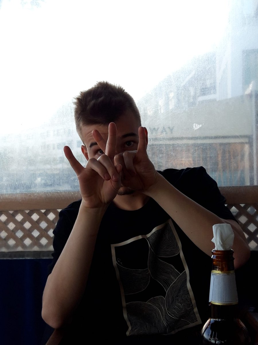 Nadie:
Absolutamente nadie:
Cuando una camara apunta a zasko: