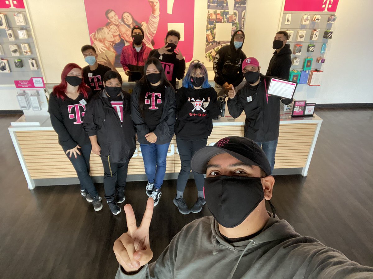 LomeliSam's tweet photo. Tvision vibes 🎃 play pause stop  #tvision #tmobile #HappyHalloween2020 https://t.co/lxHTigvTw3