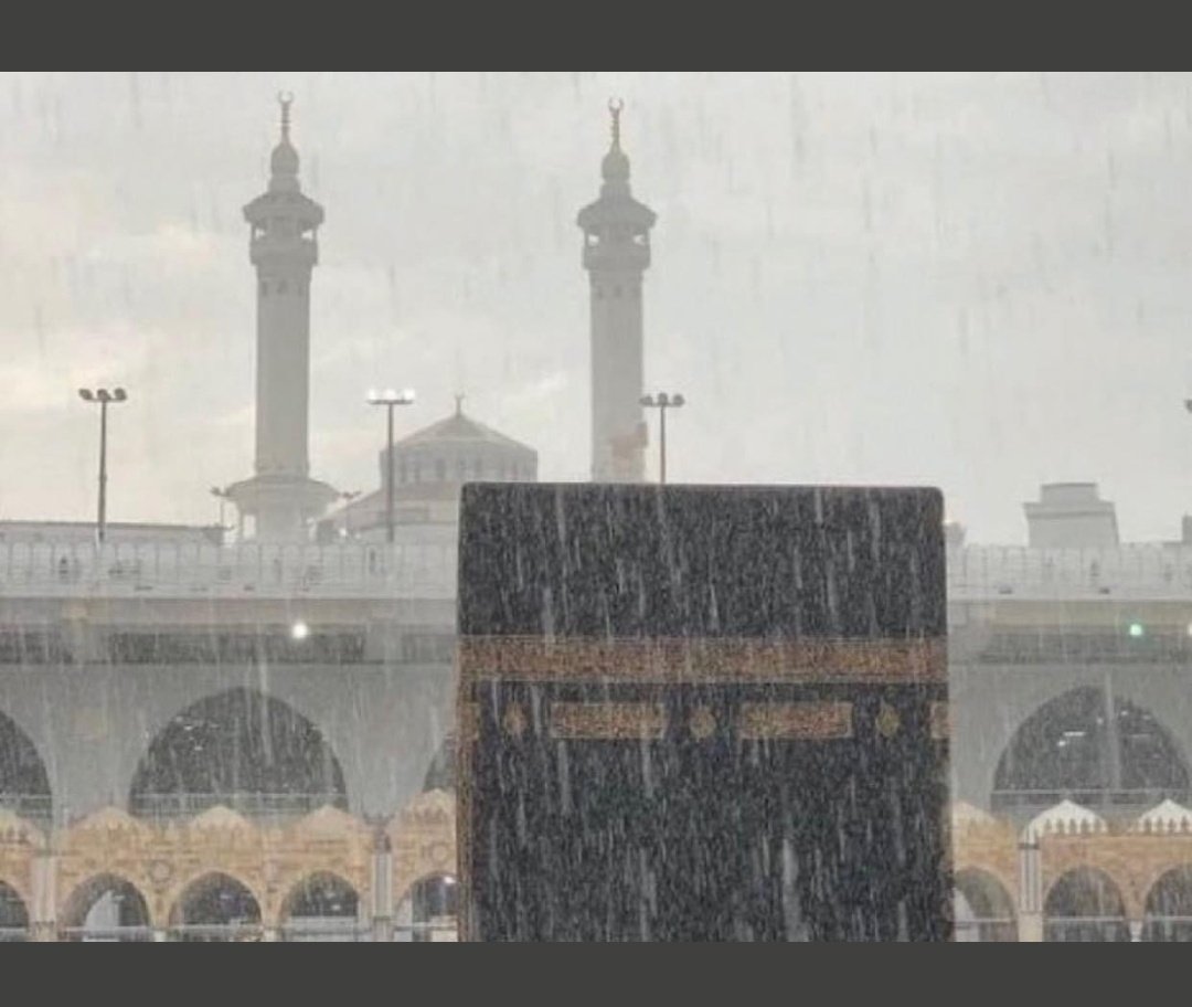 N_3a3's tweet photo. #اكثر_شي_تتمناه_الان عمرة قريبه تحت المطر يارب 💜😭 https://t.co/SDcgfwlAPG